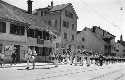 1937 Fahnenweihe Jugendriege.jpg